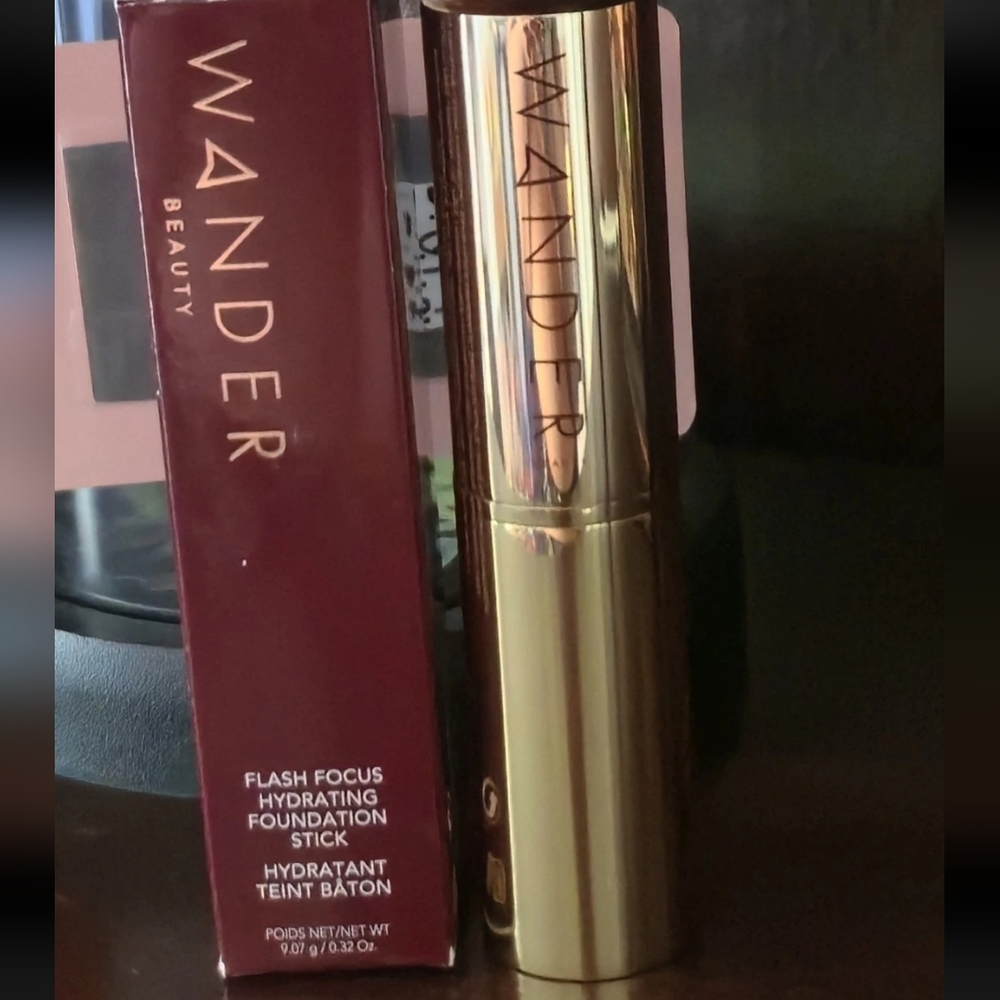 NIB Wander Beauty Flash Focus Hydrating Foundation Stick - Golden Medium